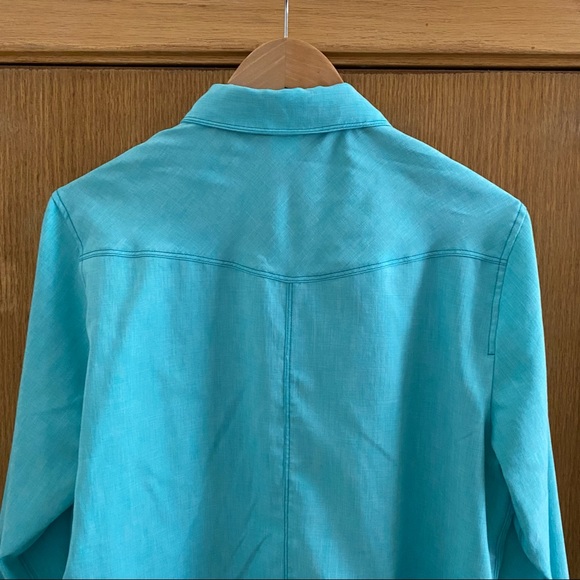 THE NORTH FACE • Aqua Blue Button Down Shirt - L - Picture 4 of 16